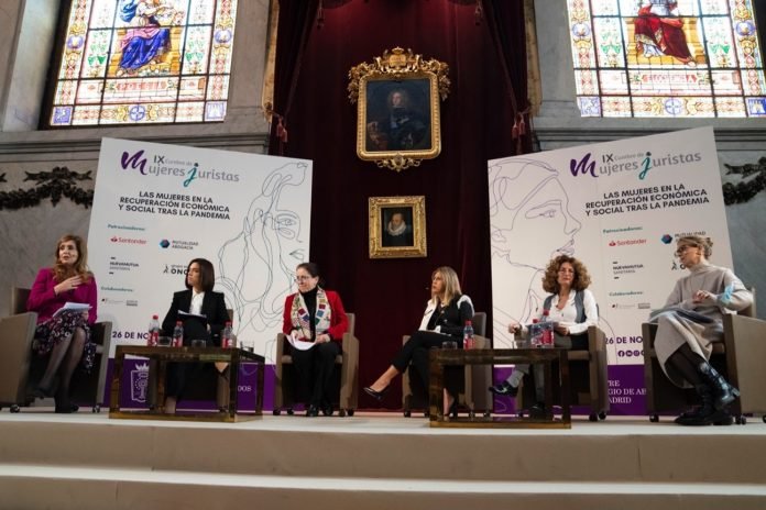 Integrantes de la IX cumbre de mujeres juristas.