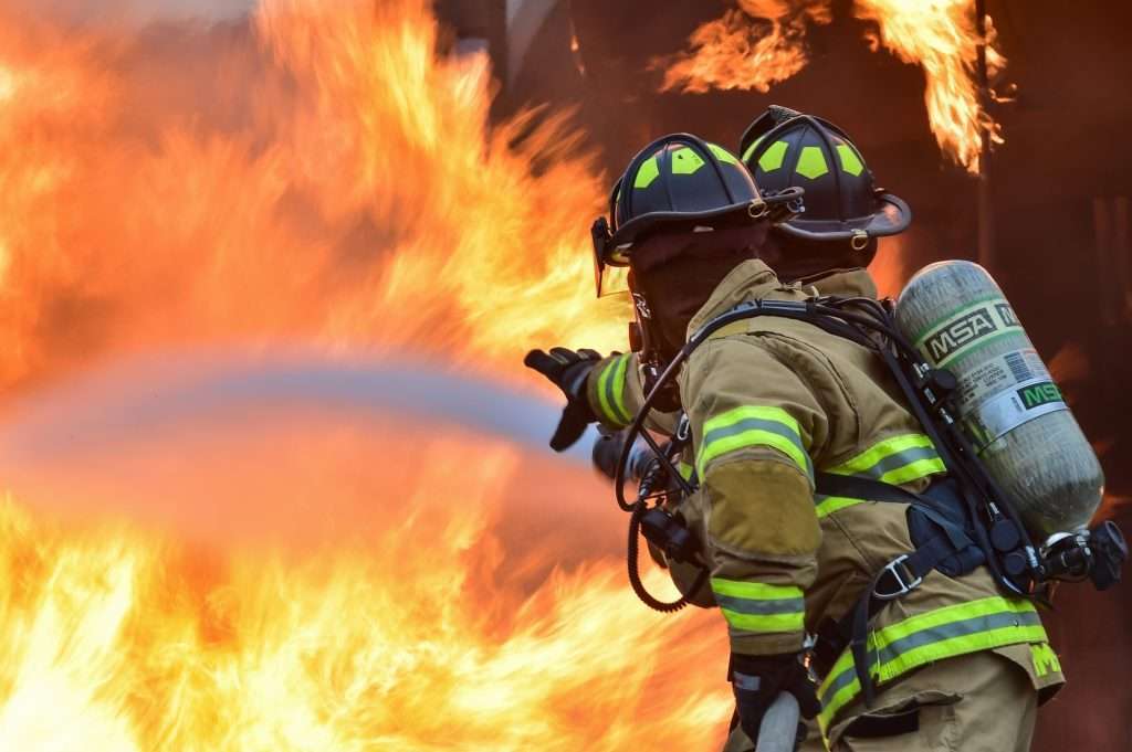 Bombero en un incendio