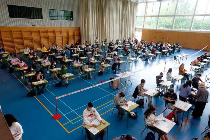 Estudiantes en la EBAU