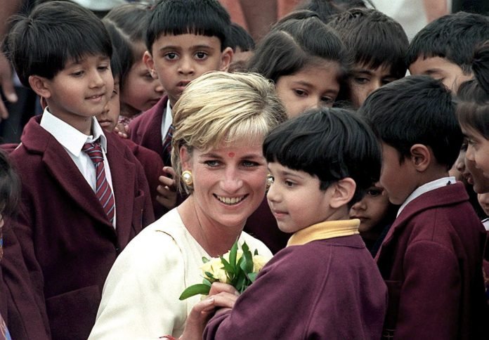 BRITAIN FEATURE PACKAGE DIANA COMMEMORATION