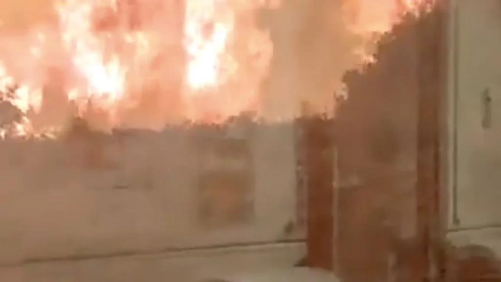 Incendio visto desde el tren de Valencia