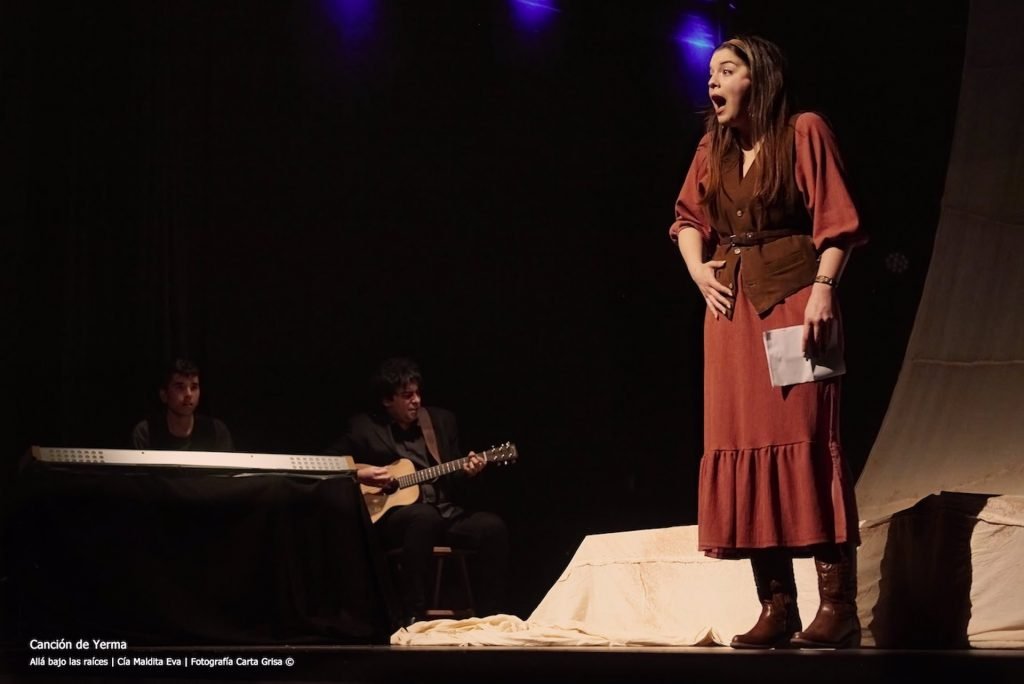 Mujer en un escenario