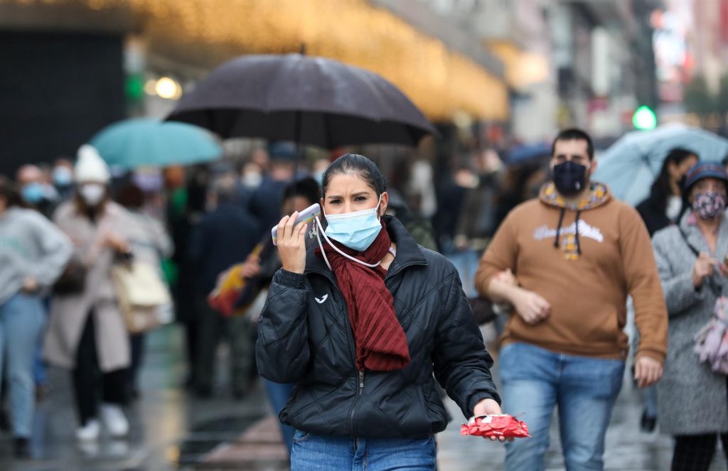 Mujer con mascarilla