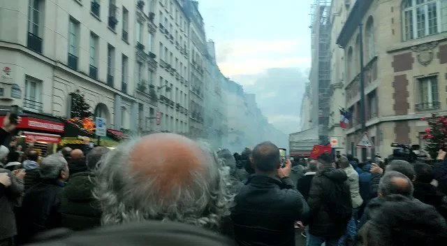 Kurdos protestando en París | Fuente: Twitter