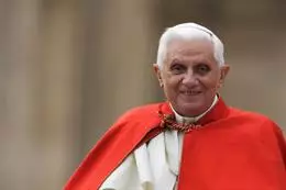 Tras la esquina del tiempo luce la eternidad (Benedicto XVI)