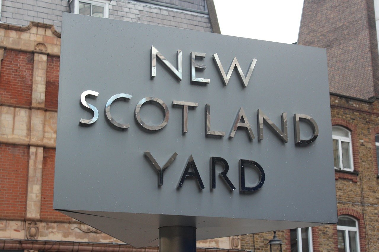 Sede de Scotland Yard, donde estuvo detenido Dedo de Oro