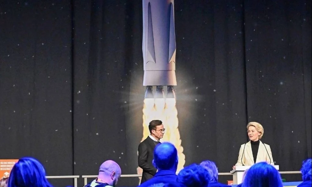 El primer ministro sueco Ulf Kristersson junto a la presidenta de la Comisión Europea, Ursula Von Der Leyen en la inauguración de la nueva plataforma de satélites europea en Kiruna, Suecia. Vienres 13 de enero de 2023 | Fuente: Servicio Audiovisual de la Comisión Europea (Dani Bendo)