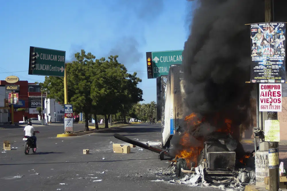 Destrozos causados por el Cartel de Sinaloa en la ciudad de Culiacán, tras el arresto de Ovidio Guzmán | Fuente: AP Photos