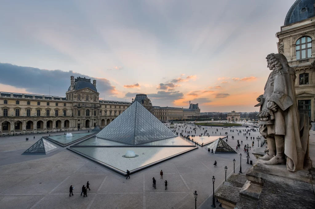 El Museo del Louvre, París, Francia. | Fuente: Musée du Louvre