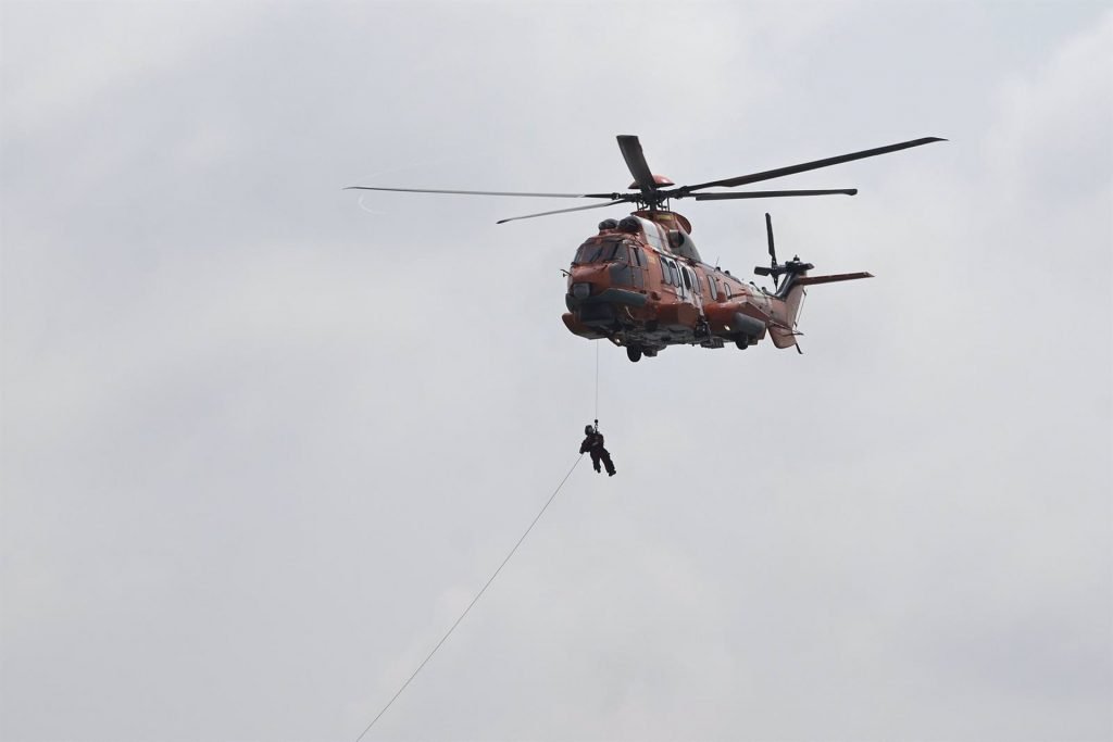 Navegaban a bordo de una patera de la que han sido rescatados otros 13 varones con heridas leves, quemaduras y síntomas de deshidratación