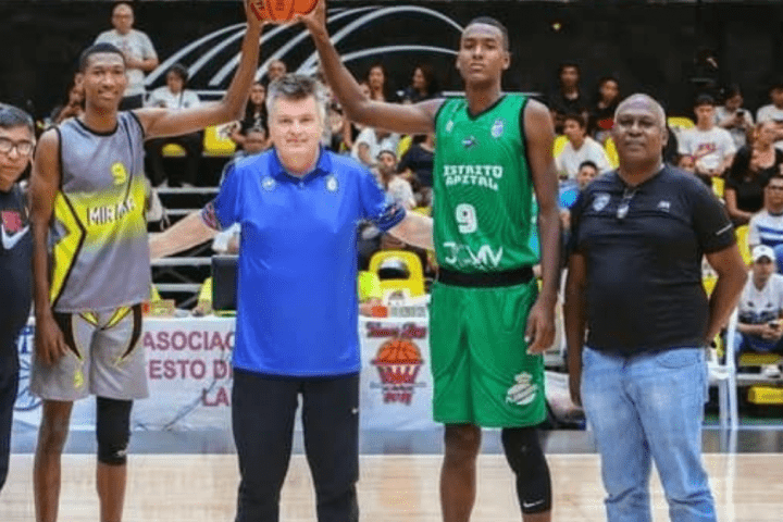 En el afán de seguir apostando por el desarrollo del talento local, la Federación Venezolana de Baloncesto (FVB) trabaja en la Superliga Nacional. / Fuente: Superliga