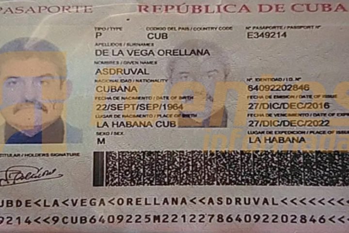 Pasaporte de Asdruval de la Vega Orellana ex militar Cubano. /CC