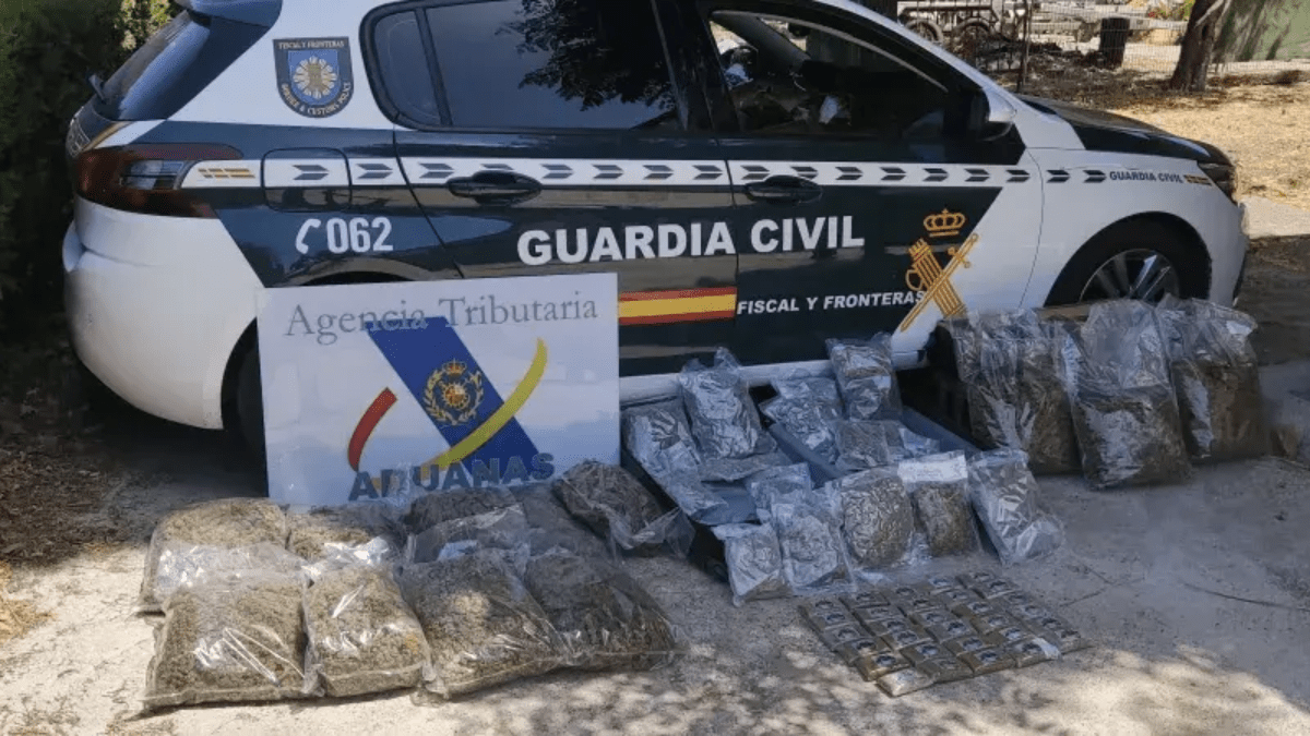 Operación de la Guardia Civil en Sevilla contra el tráfico internacional de marihuana y hachís.