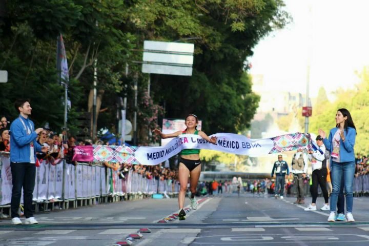 La persona sufrió convulsiones en el maratón del Paseo de la Reforma .