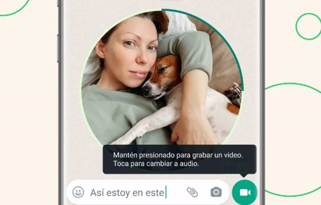 Videomensajes de WhatsApp. Los usuarios de WhatsApp pueden utilizar los mensajes de voz para enviar notas de audio en el momento y expresarse con ellas mejor que si lo hacen por escrito en el chat, pero desde este jueves e posible también enviar mensajes de vídeo instantáneos.