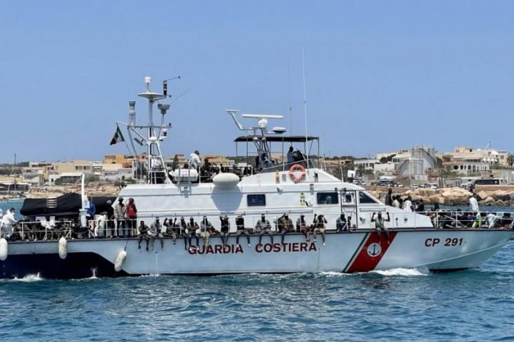 Foto de archivo de inmigrantes rescatados por la Guarda Costera italiana. / Fuente: El Heraldo