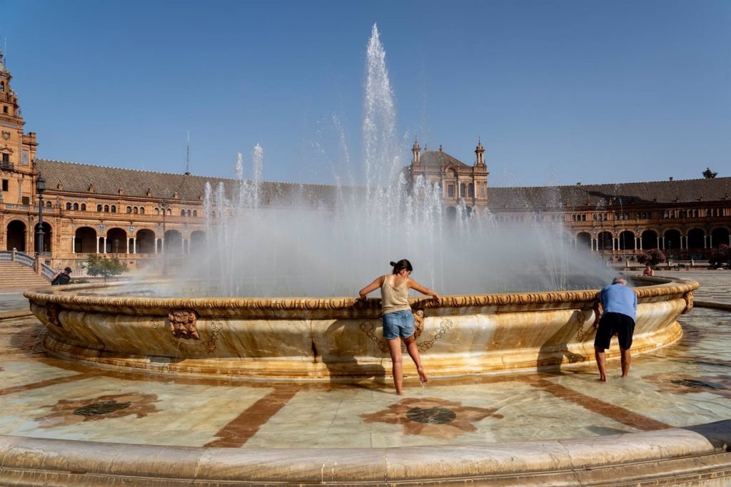 Calor excesivo, oleaje y tormentas sobre España