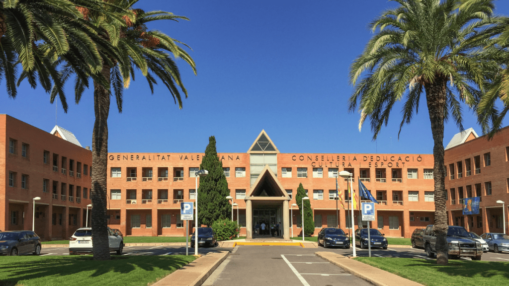 En respuesta a la situación ocurrida en enero de 2022, donde un profesor ha sido acusado por un presunto abuso sexual.