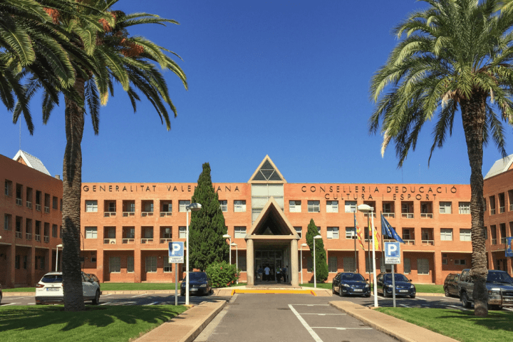 En respuesta a la situación ocurrida en enero de 2022, donde un profesor ha sido acusado por un presunto abuso sexual.