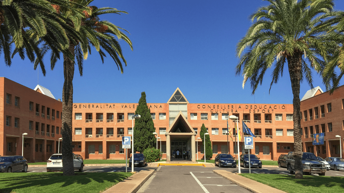 En respuesta a la situación ocurrida en enero de 2022, donde un profesor ha sido acusado por un presunto abuso sexual.