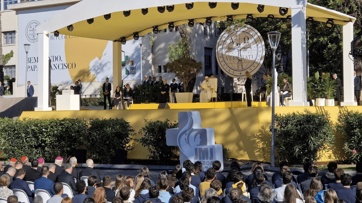 El Papa Francisco en un encuentro con universitarios. - JMJ LISBOA