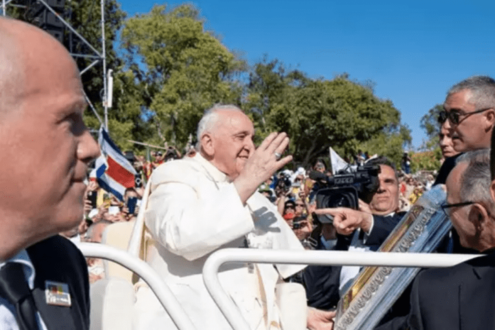El Papa en el Viacrucis de la JMJ de Lisboa. - JMJ LISBOA 2023