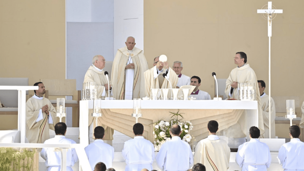 El Papa en la misa de envío en Lisboa.