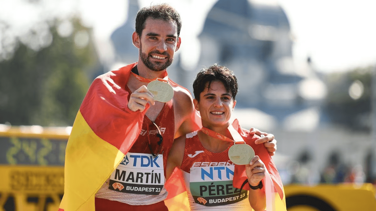 María Pérez y Álvaro Martín celebran el oro cosechado en los 35 km marcha de los Mundiales de Budapest
