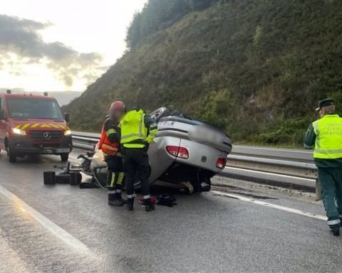 Una mujer de 21 años y un hombre de 50 fallecieron en sendos accidentes de tráfico, en la Autovía de Leizarán (A-15) y en la variante de San Sebastián; ambos en el norte de España.