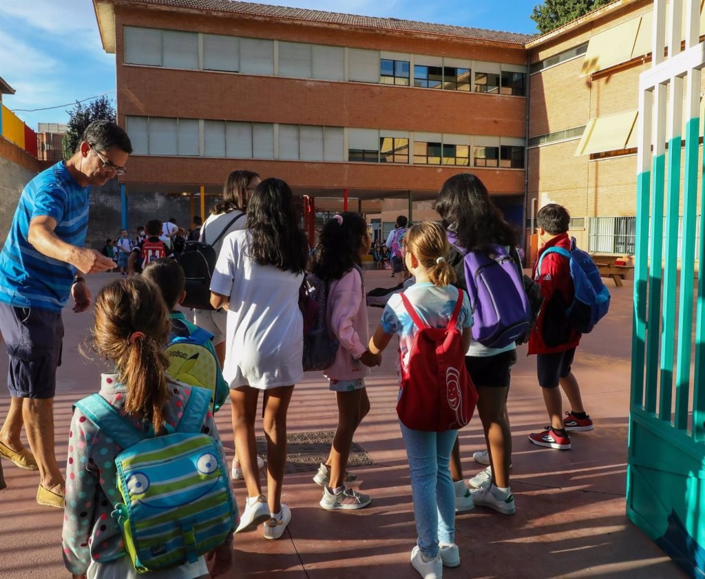 En unas regiones sobraran plazas de Educación Pública y en otras faltarán