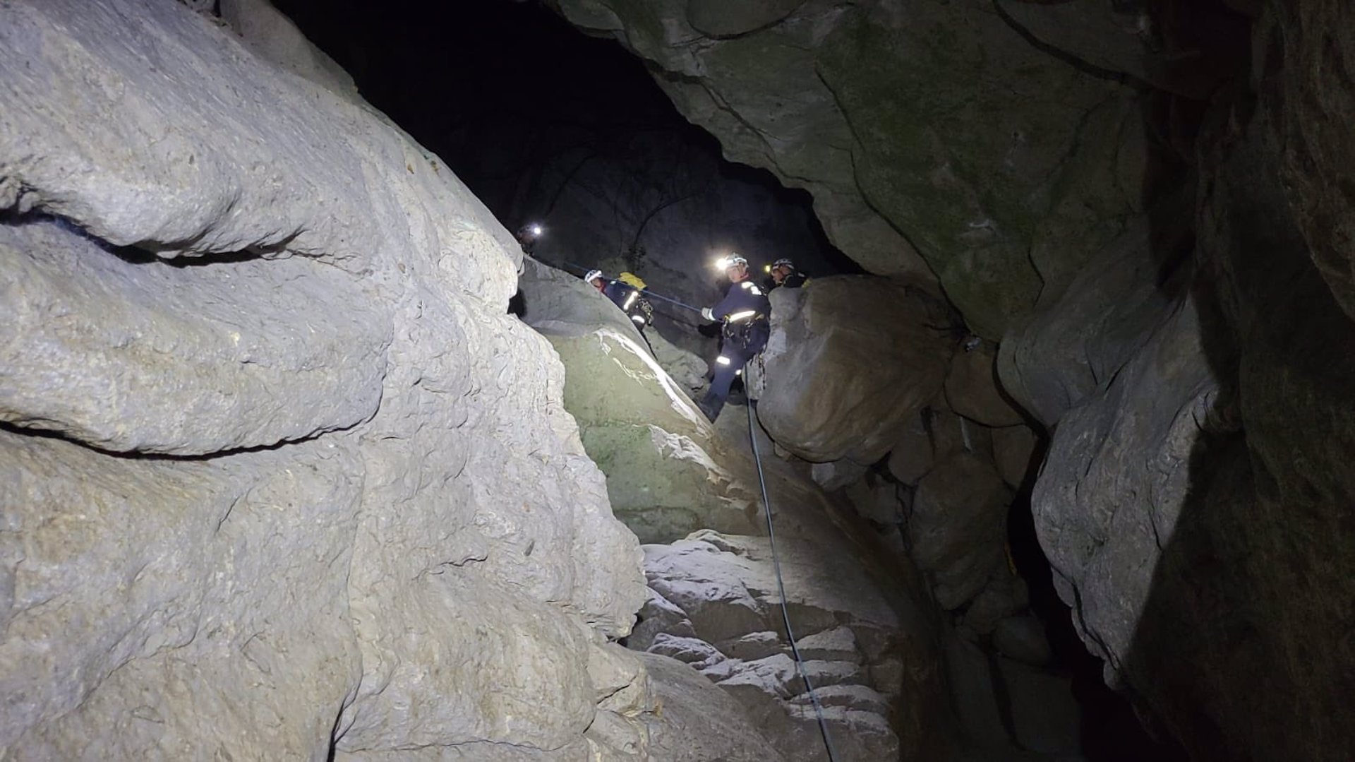 El equipo de rescate de Emergencias 112 del Gobierno de Cantabria ha socorrido esta madrugada a un grupo de siete senderistas.