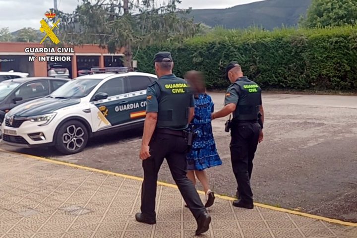 La Guardia Civil ha detenido a la sospechosa y ha realizado gestiones con los trabajadores sociales para solicitar ayudas.