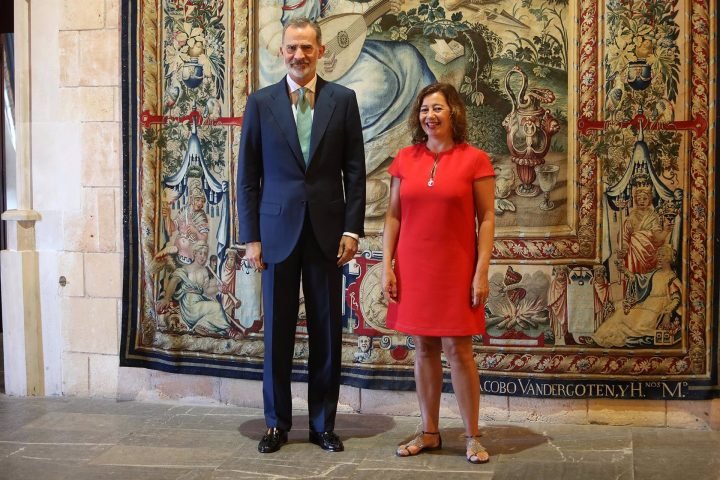 La presidenta del Congreso, Francina Armengol, acudirá este viernes al Palacio de La Moncloa para informar al jefe del Estado.
