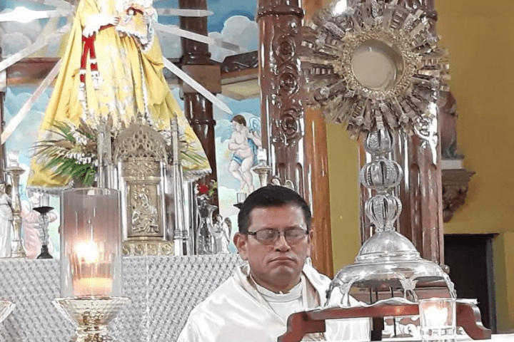 El sacerdote Tomás Sergio Zamora Calderón, en su iglesia de Nicaragua. / Fuente: EP