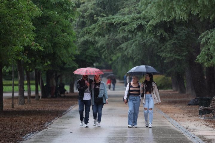 El fin de semana habrá que sacar chaquetas y paraguas en varias zonas de España