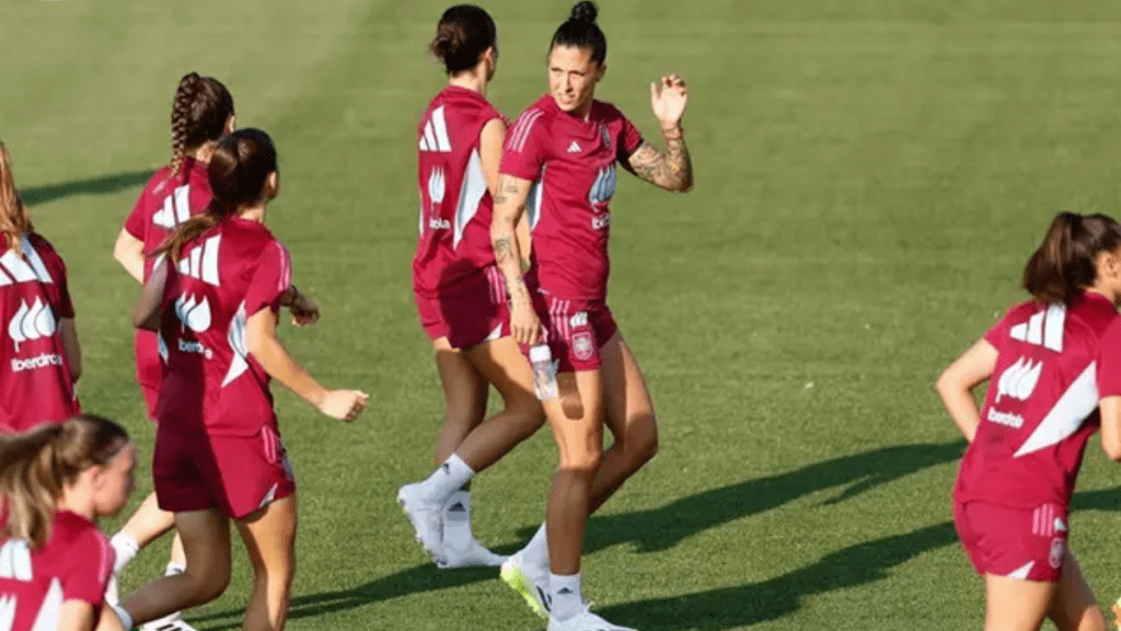 Jenni Hermoso durante un entrenamiento con la selección española