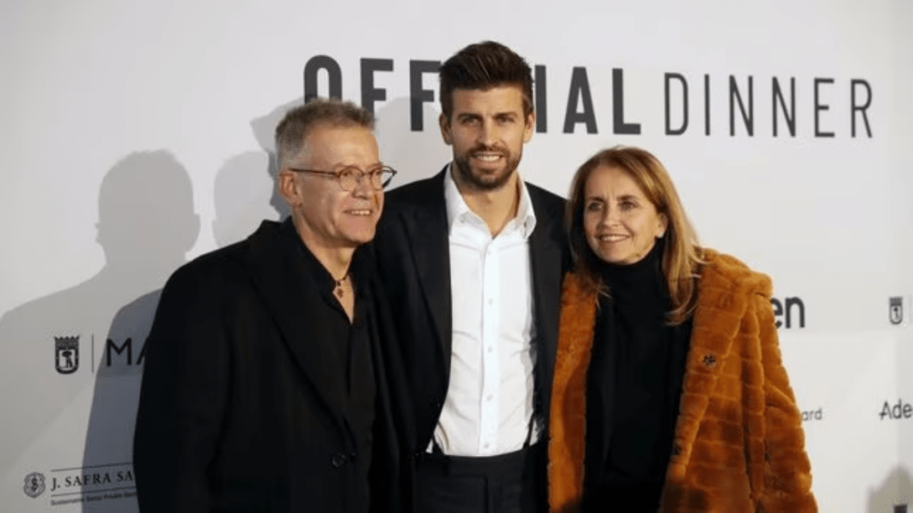 Piqué en compañia de sus padres