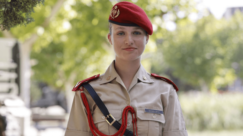 Princesa Leonor en la ceremonia de entrega de sables