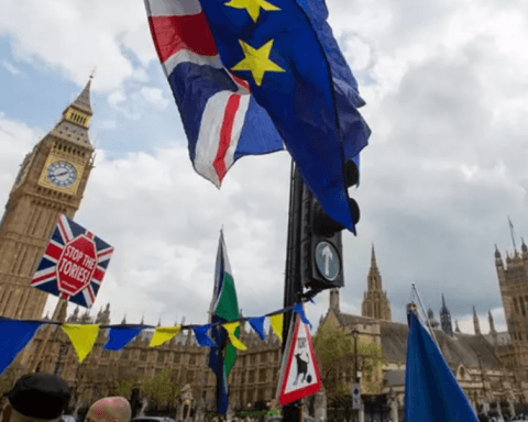 Brexit: Miles de británico piden el regreso a la Unión Europea