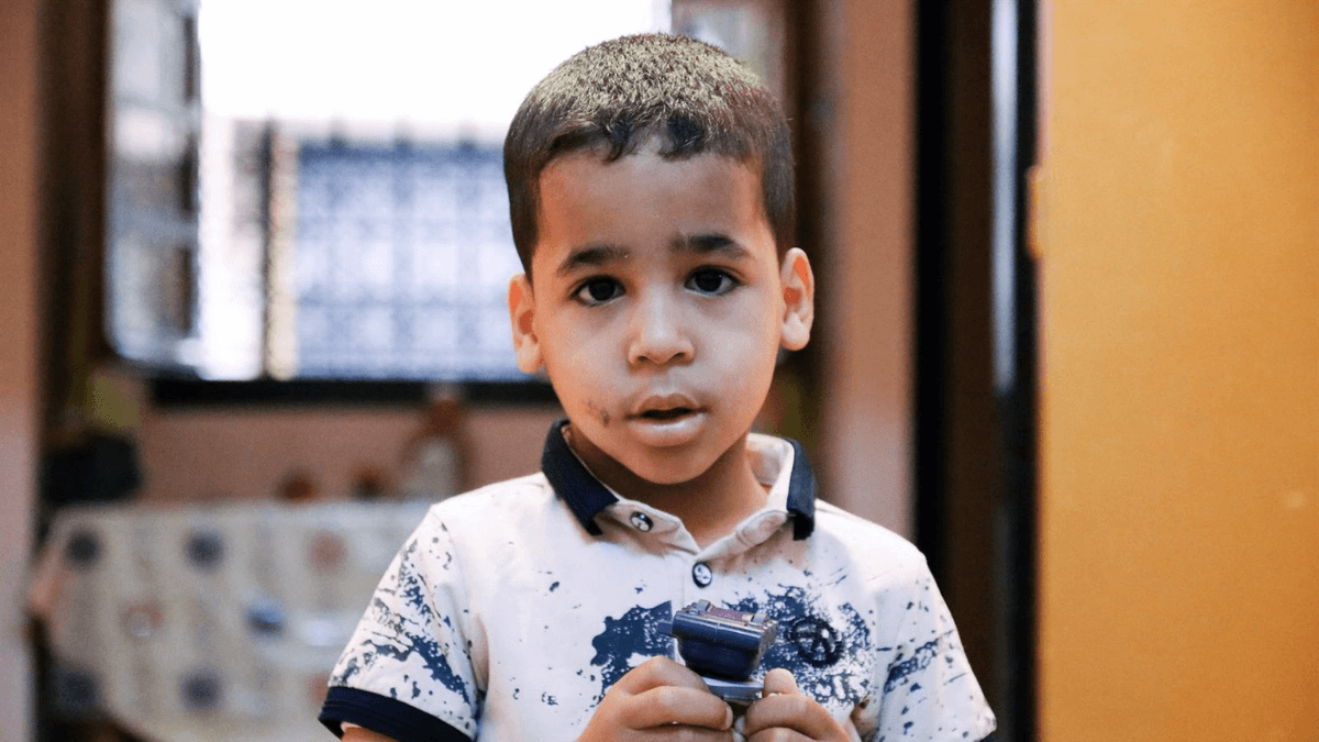 Un niño del programa de Aldeas Infantiles SOS en Marruecos