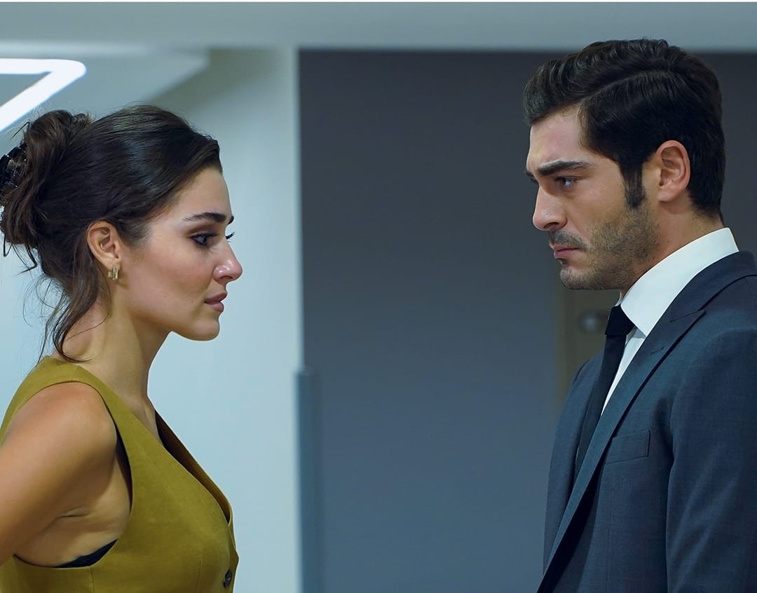 Hande Erçel se hizo sentir la noche del lunes en Fox Turquía. El estreno de su nueva serie se convirtió en lo más visto de la televisión turca.
