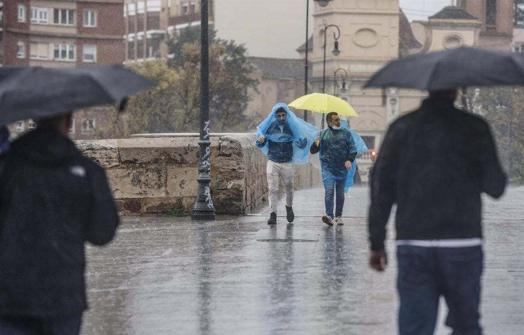 Las temperaturas en España experimentarán un descenso generalizado, a excepción de la vertiente atlántica peninsular, el litoral de Levante y Canarias, donde se mantendrán sin cambios significativos.