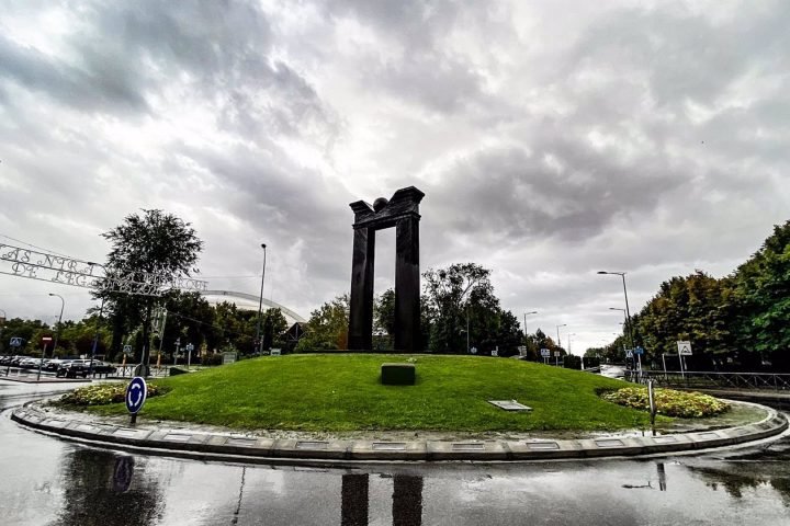 Se esperan cielos con intervalos nubosos, calima, brumas matinales y sin descartar chubascos débiles ocasionales en el interior.