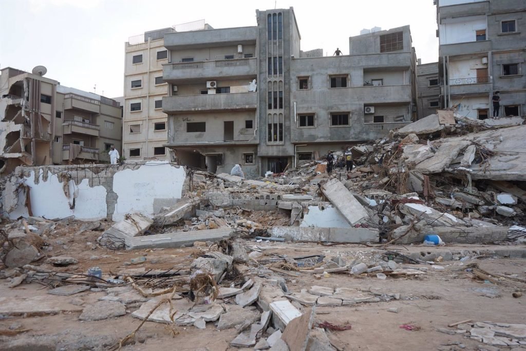 En la ciudad costera de Derna, Libia, los ciudadanos han tomado las calles en protesta por la falta de acción de las autoridades locales y nacionales.