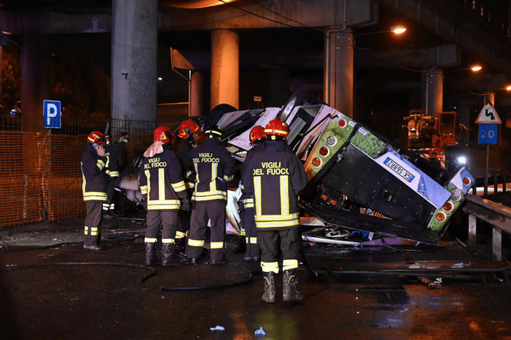 Al menos 21 muertos en Italia en un accidente de autobús cerca de Venecia