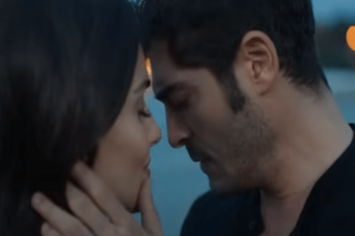 Hande Erçel, en la interpretación del personaje de Leyla, tiene que decidir entre el amor y el deber. El quinto episodio viene cargado de intriga y descubrimientos.