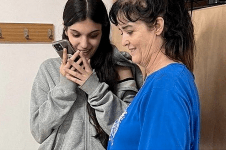 Judith y su hija Natalie las dos rehenes liberadas