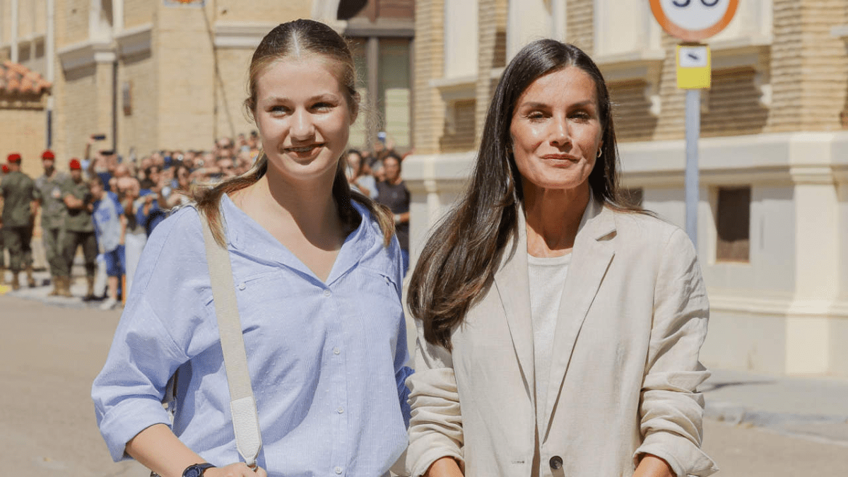 La princesa Leonor junto a su madre la reina Letizia