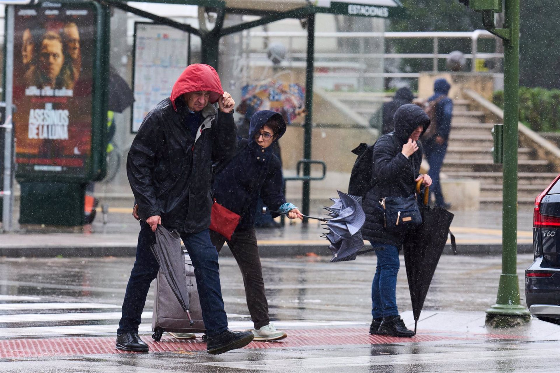 La borrasca Celine pondrá este lunes, 30 de octubre, en aviso por lluvia y fenómenos costeros a una decena de provincias.