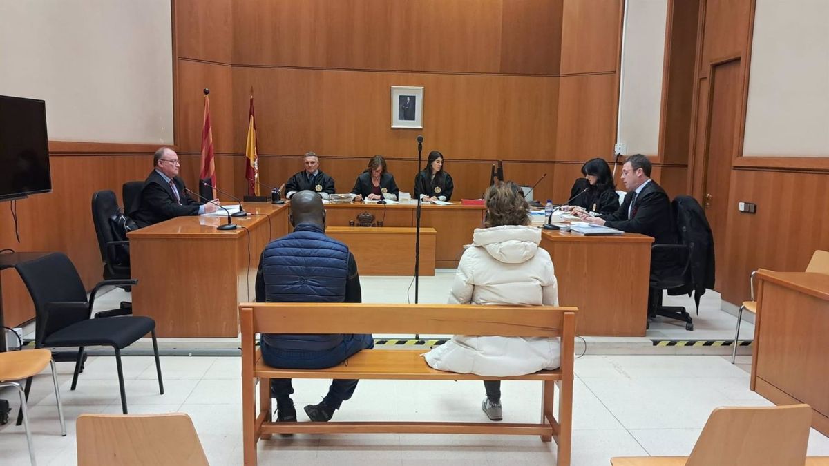 Juicio a un supuesto vidente acusado de abusar sexualmente de una mujer una veintena de veces y de presuntamente estafarle 362.000 euros.